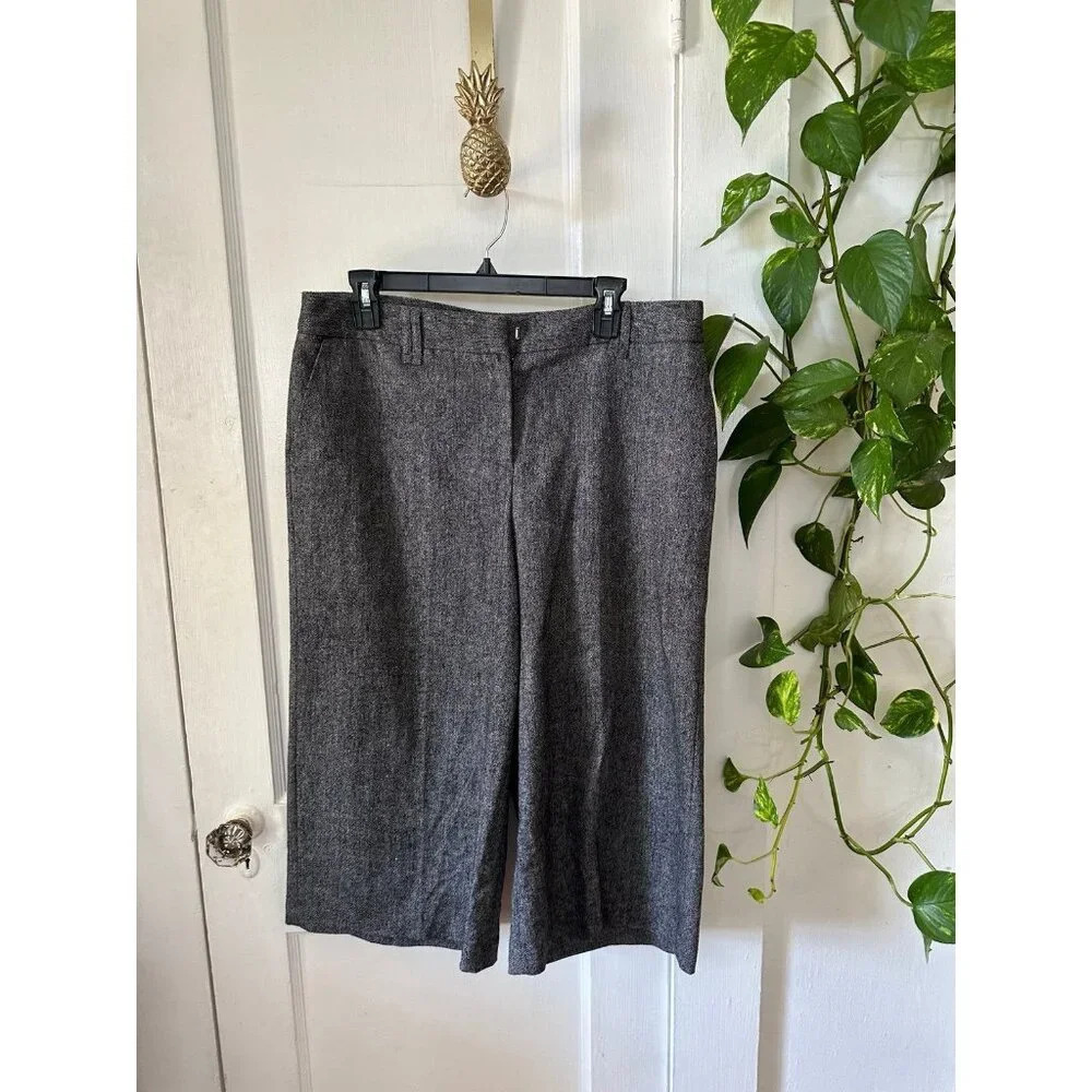 R women’s size 14 gray capri length pants
